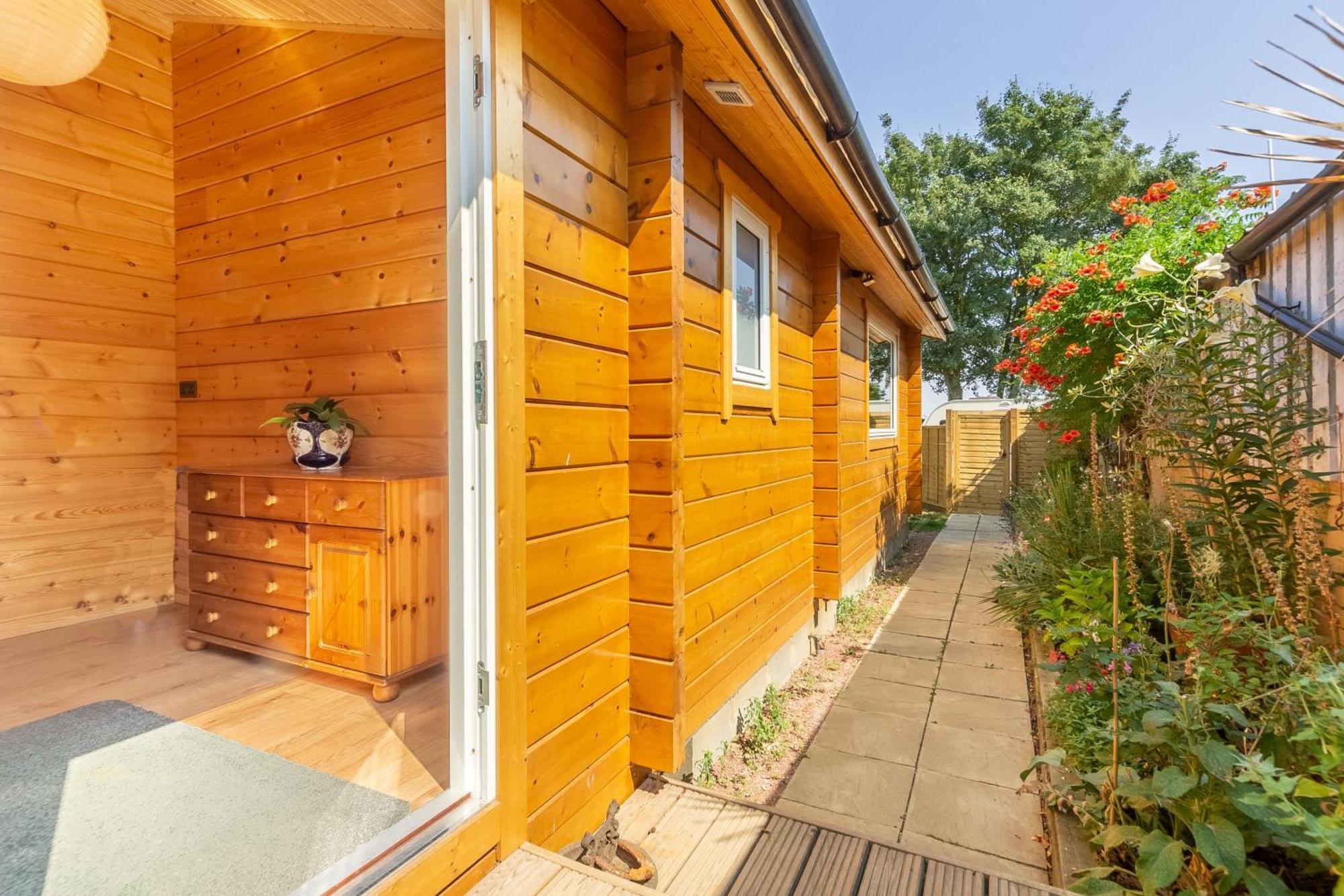 The Lodge Stowmarket Exteriér fotografie